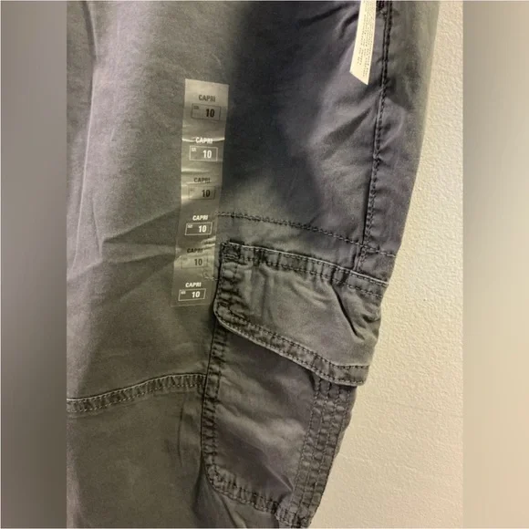 Sonoma Goods for Life 6 pocket midrise dark gray utility Capri Woman’s 10 - Picture 6 of 9